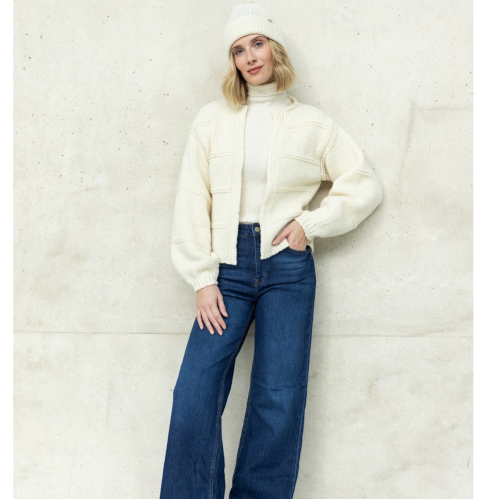 Women’s Cream Sweater Blazer
